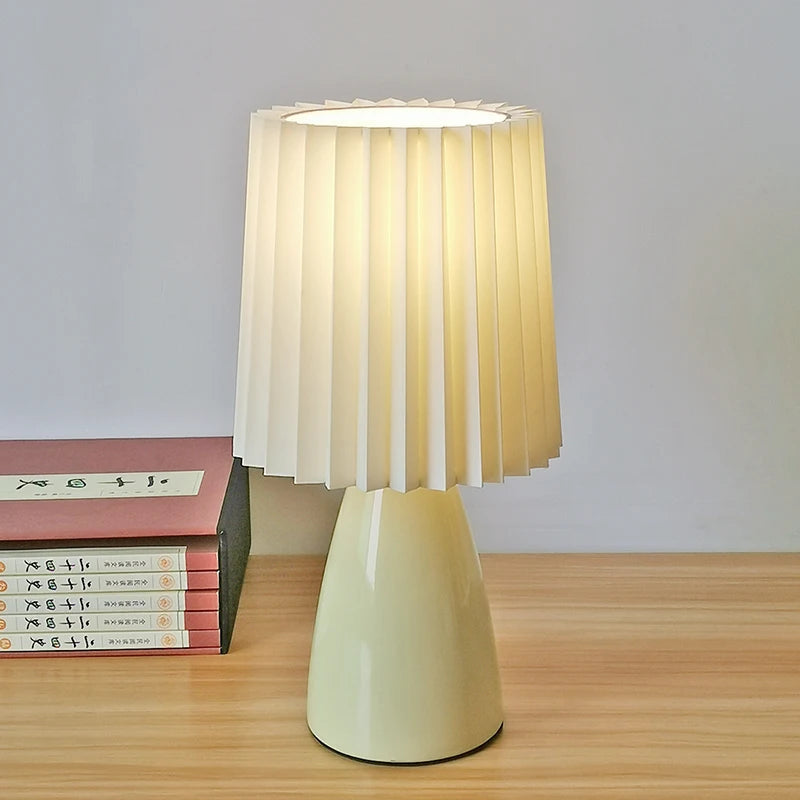 Contemporary Ceramic Bedroom Bedside Table Desk Lamp Children's And Girls' Bedroom lamp Warm Tabletop Lamp Washable Lampsha